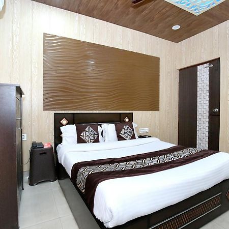Oyo 8105 Royale Guest House Лудхиана Экстерьер фото