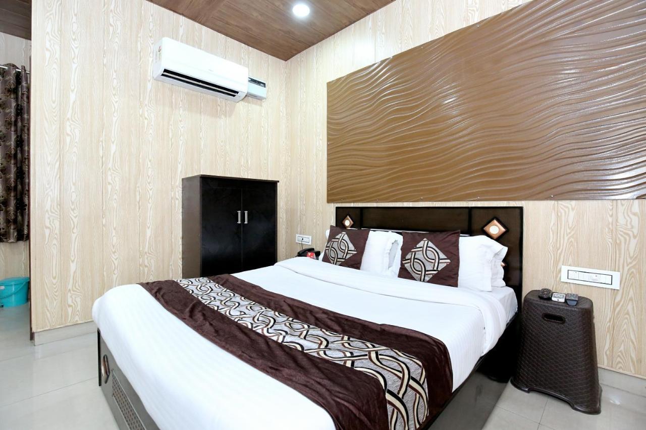 Oyo 8105 Royale Guest House Лудхиана Экстерьер фото