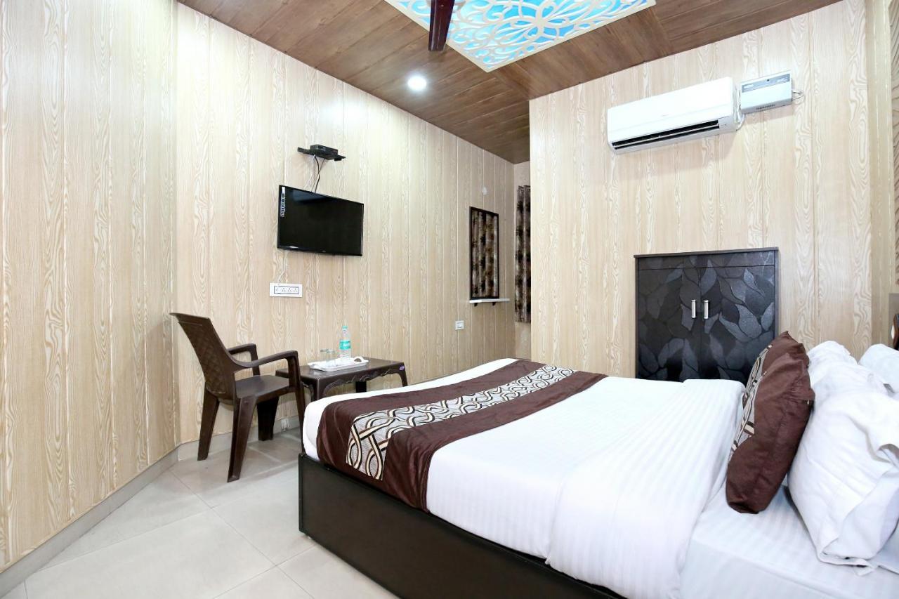 Oyo 8105 Royale Guest House Лудхиана Экстерьер фото
