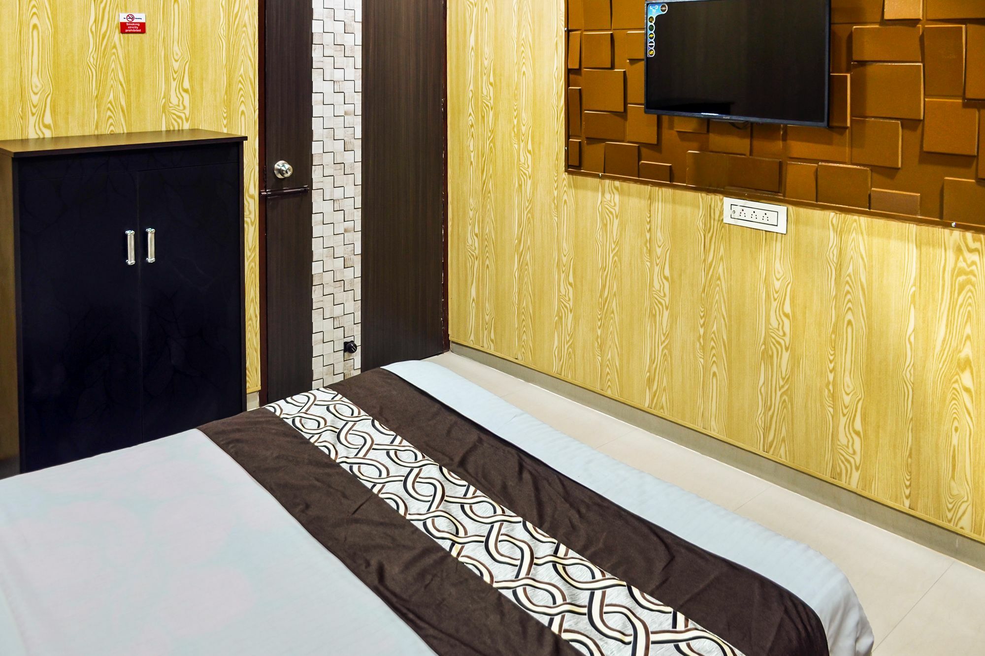 Oyo 8105 Royale Guest House Лудхиана Экстерьер фото